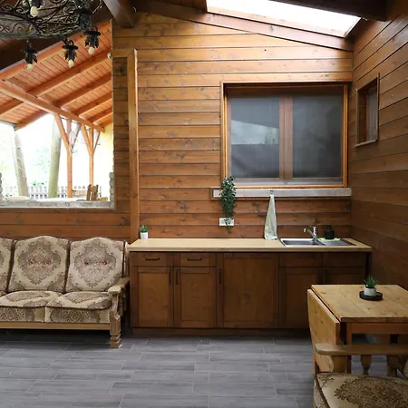 Halasz Vendeghaz Jakuzzival