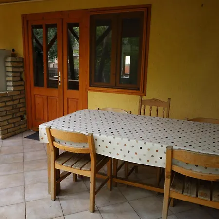 Halasz Vendeghaz Jakuzzival Tiszakecske