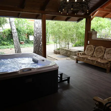 Halasz Vendeghaz Jakuzzival