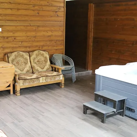 Halasz Vendeghaz Jakuzzival *