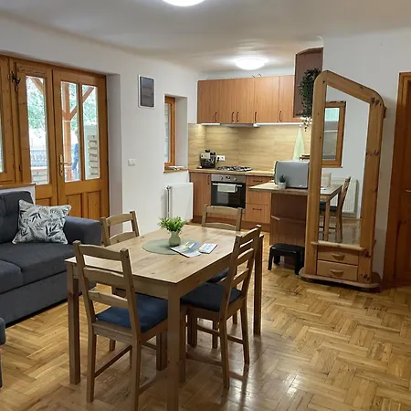 Halasz Vendeghaz Jakuzzival