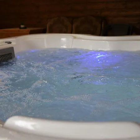 Halasz Vendeghaz Jakuzzival * Tiszakecske